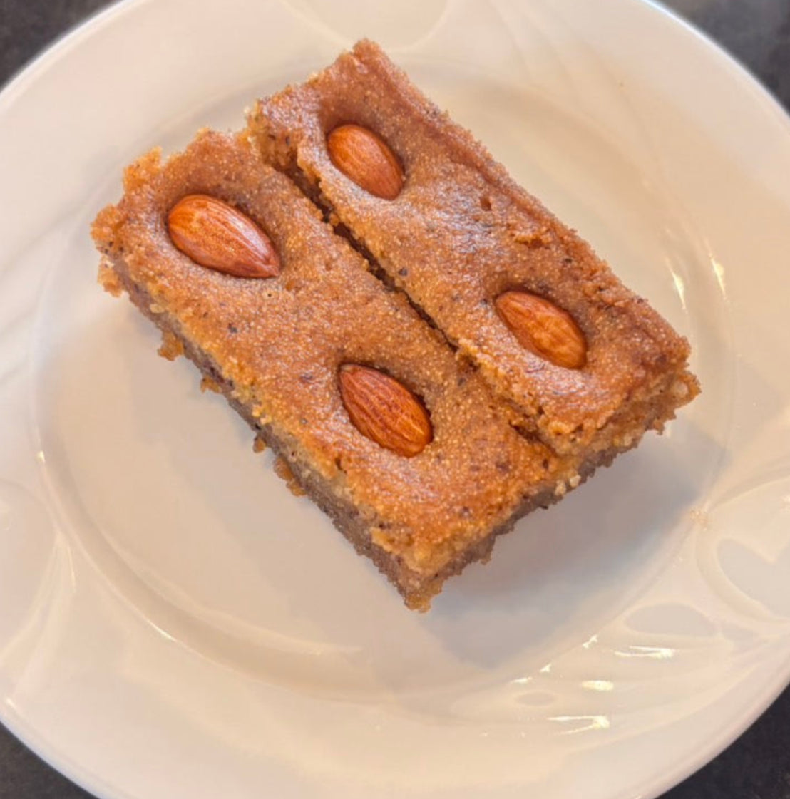 シャムバリタトゥルス(セモリナケーキ)