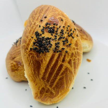 SİYAH ZEYTİNLİ POĞAÇA ブラックオリーブ入り BREAD WITH BLACK OLIVE