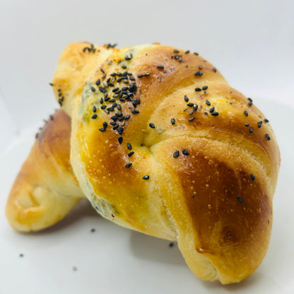 PEYNİRLİ AÇMA フェタチーズとパセリ入り BREAD WITH WHITE CHEESE AND PARSLEY